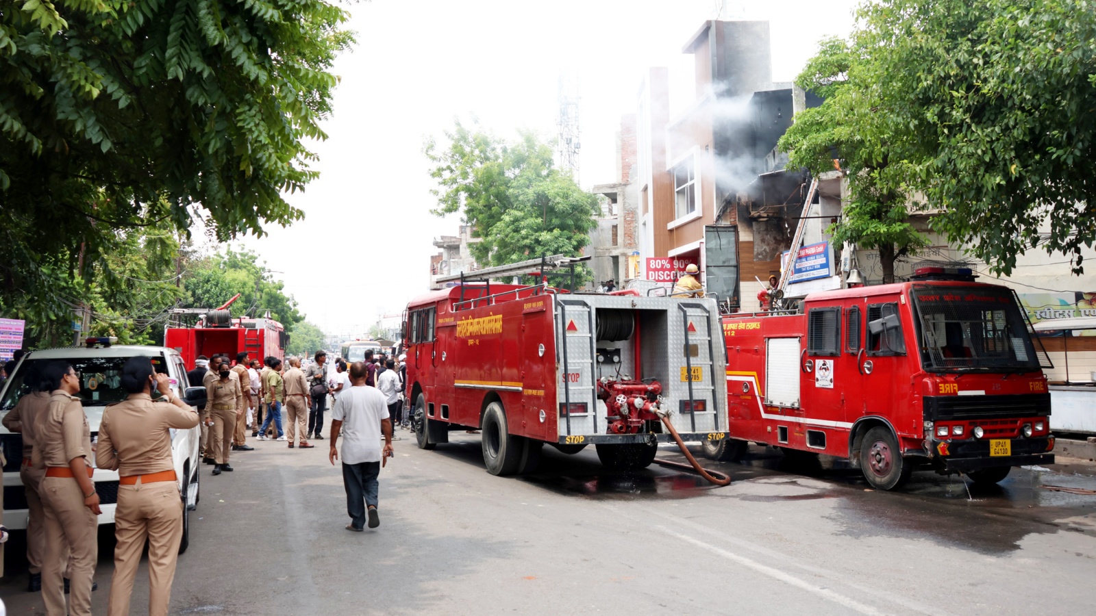 Oxygen cylinder blast in Delhi's Okhla kills 1, injures 4; water tenders and first responder vehicle rushed to spot