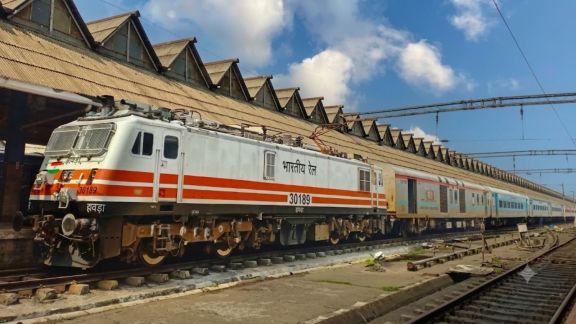 Delhi-Howrah puja special train announced: Check route, stops, ticket booking details