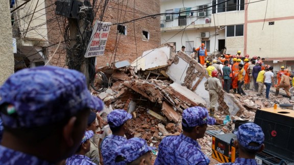 delhi satya niketan building collapse