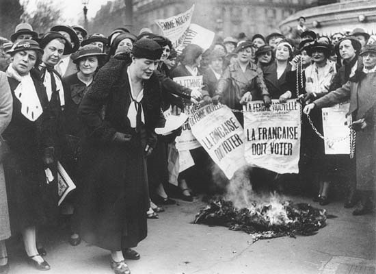 Louise Weiss along with other Parisian suffragettes (who fought for the right to vote) in 1935. The newspaper headline reads, in translation, "THE FRENCH WOMAN MUST VOTE". (Wikimedia Commons)