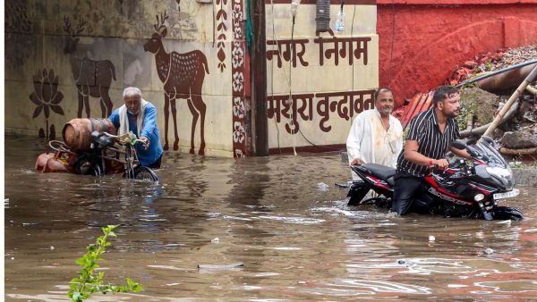 31 districts affected, 22 inundated: Thousands displaced in UP floods