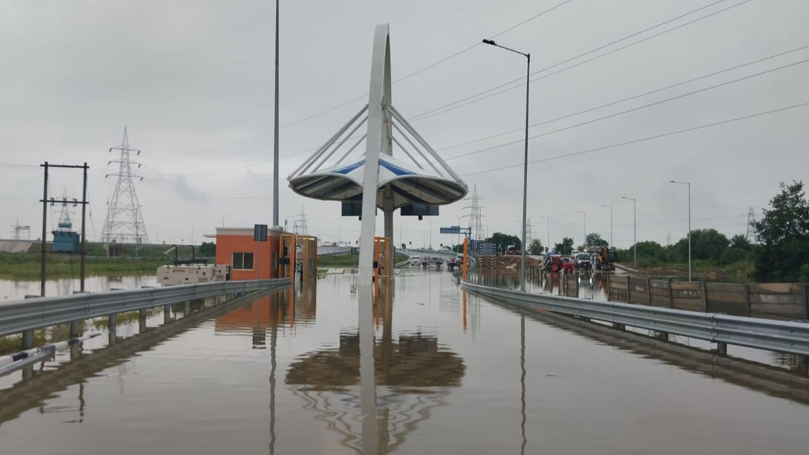 Ganga Expressway link road flooded in Unnao, locals seen ‘fishing’