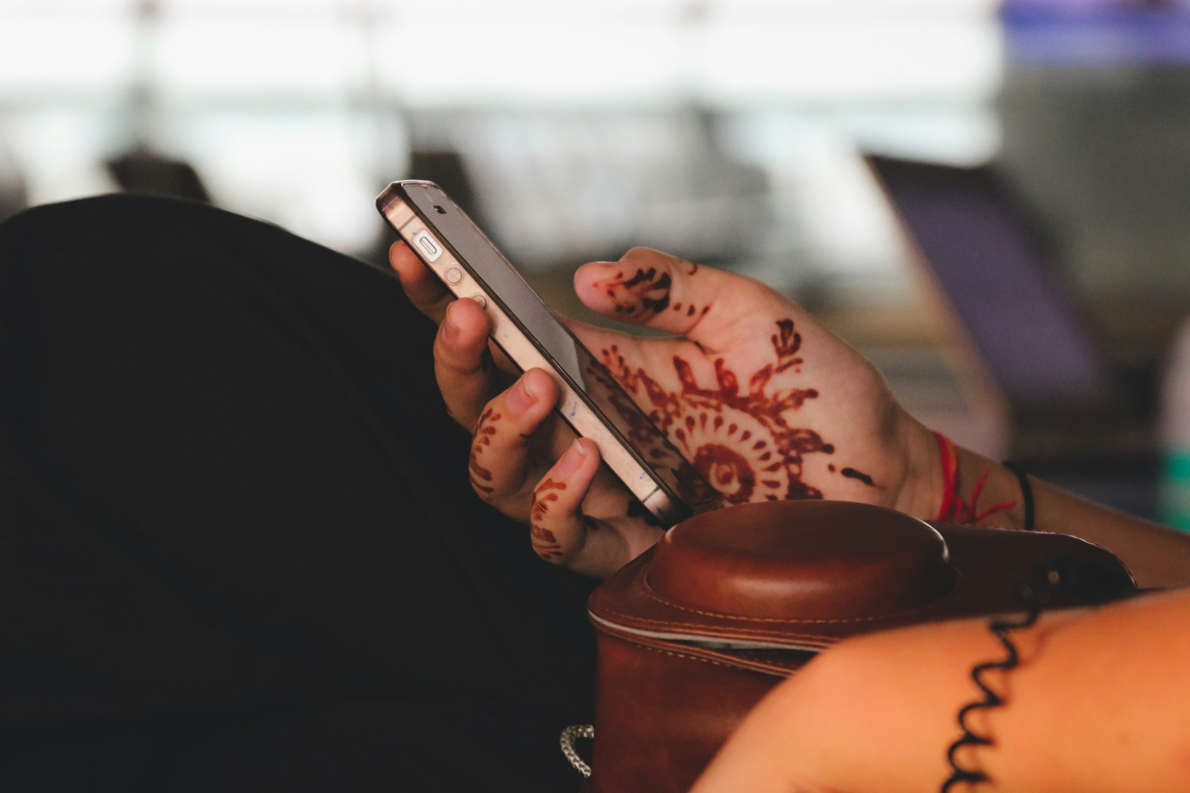 ⠀Hinge, Bumble and Tinder users are using political preferences as another way to assess compatibility with potential partners. (Image: unsplash)