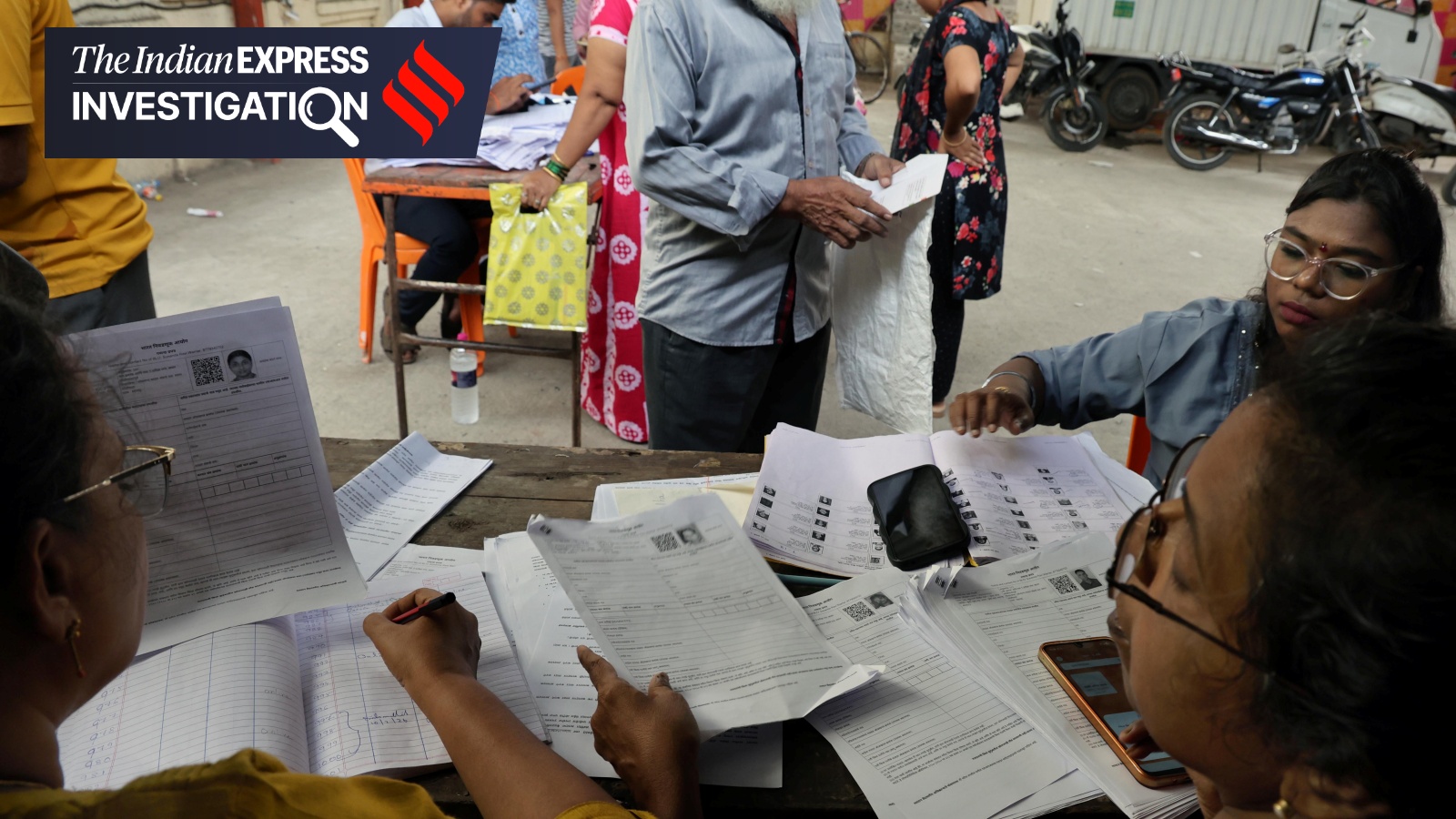 झारखंड के ग्रामीणों में भय: क्या मतदाता सूची से नाम कटने पर उनकी नागरिकता पर सवाल उठेंगे?