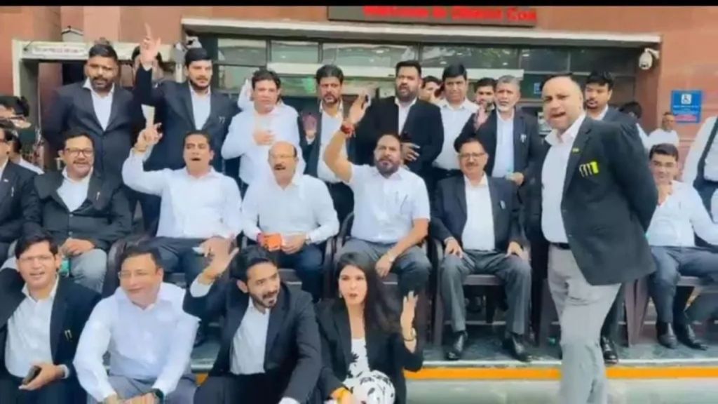 Delhi lawyers call off protest march after government pauses ...