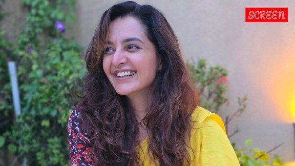 Amid director Sanal Kumar's hunger strike alleging that Manju Warrier is held captive, her brother Madhu Wariar shared a hilarious post.
