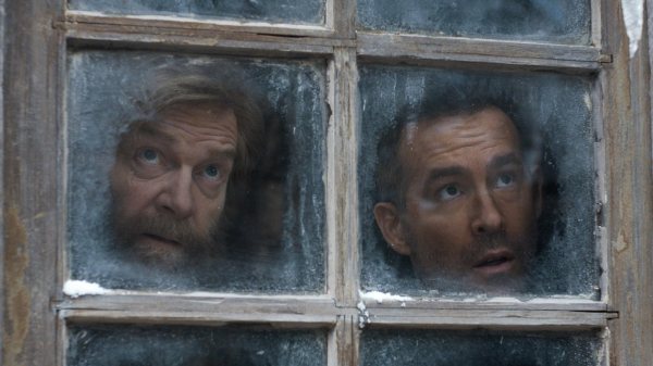 Kenneth Branagh and Ryan Reynolds in Mayday.