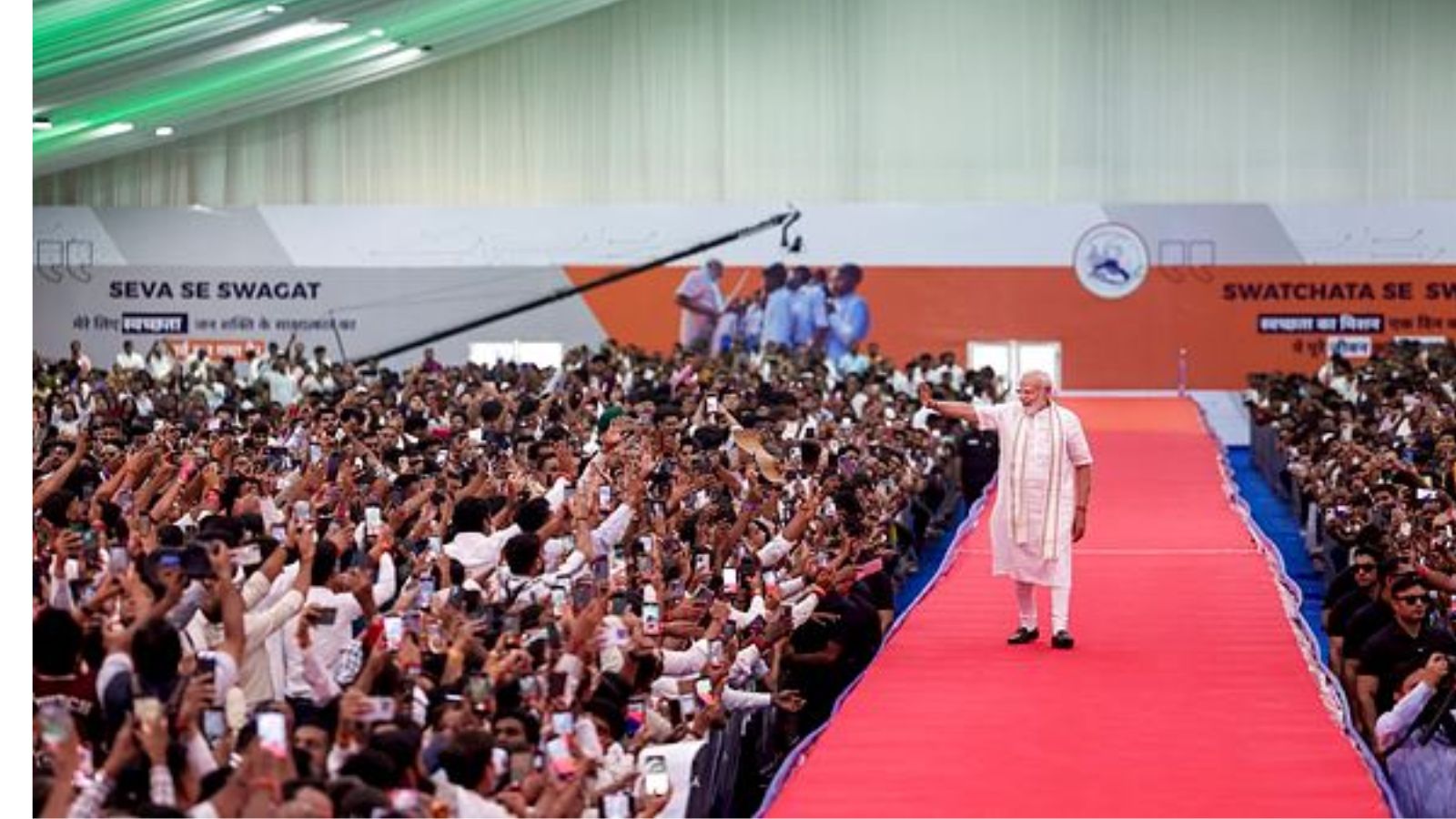 मुंबई में पीएम मोदी के कार्यक्रम स्थल पर पीएमओ अधिकारी बनकर घुसा हथियारबंद व्यक्ति गिरफ्तार