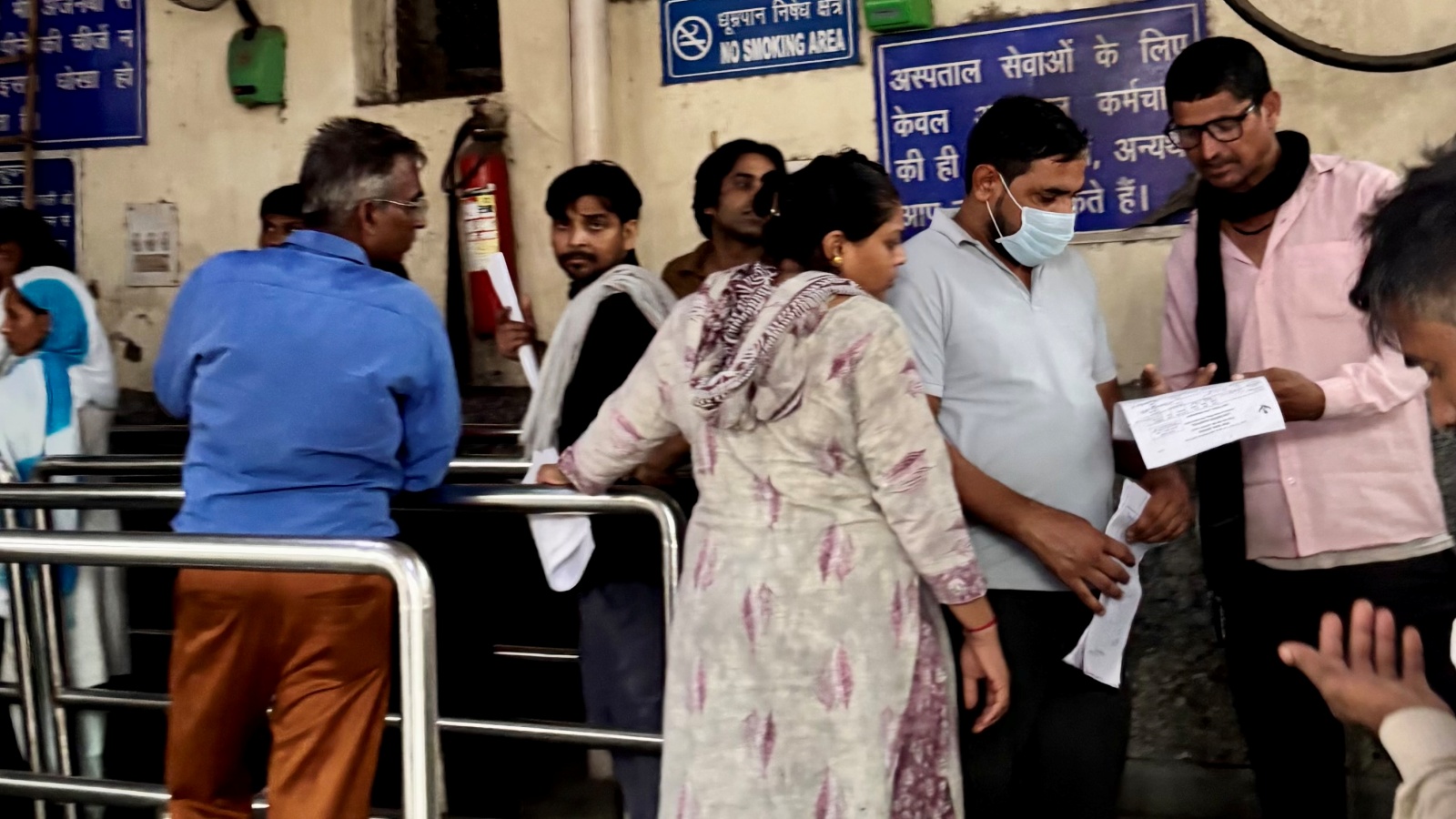 दिल्ली के LNJP अस्पताल में स्वास्थ्य व्यवस्था चरमराई: मरीज को MRI के लिए मिला 2028 का अपॉइंटमेंट
