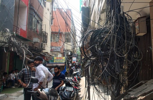A lane in Satya Niketan, Delhi.