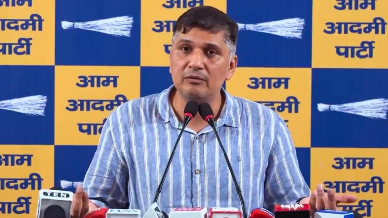 Delhi Minister slap row: AAP MLA, Saurabh Bharadwaj named in FIR for ‘misbehaving’ with cop – national Delhi Minister slap row: AAP MLA, Saurabh Bharadwaj named in FIR for ‘misbehaving’ with cop – national