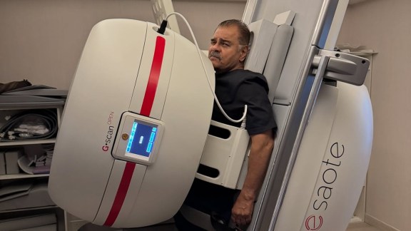 Sharat Saxena gets a standing MRI