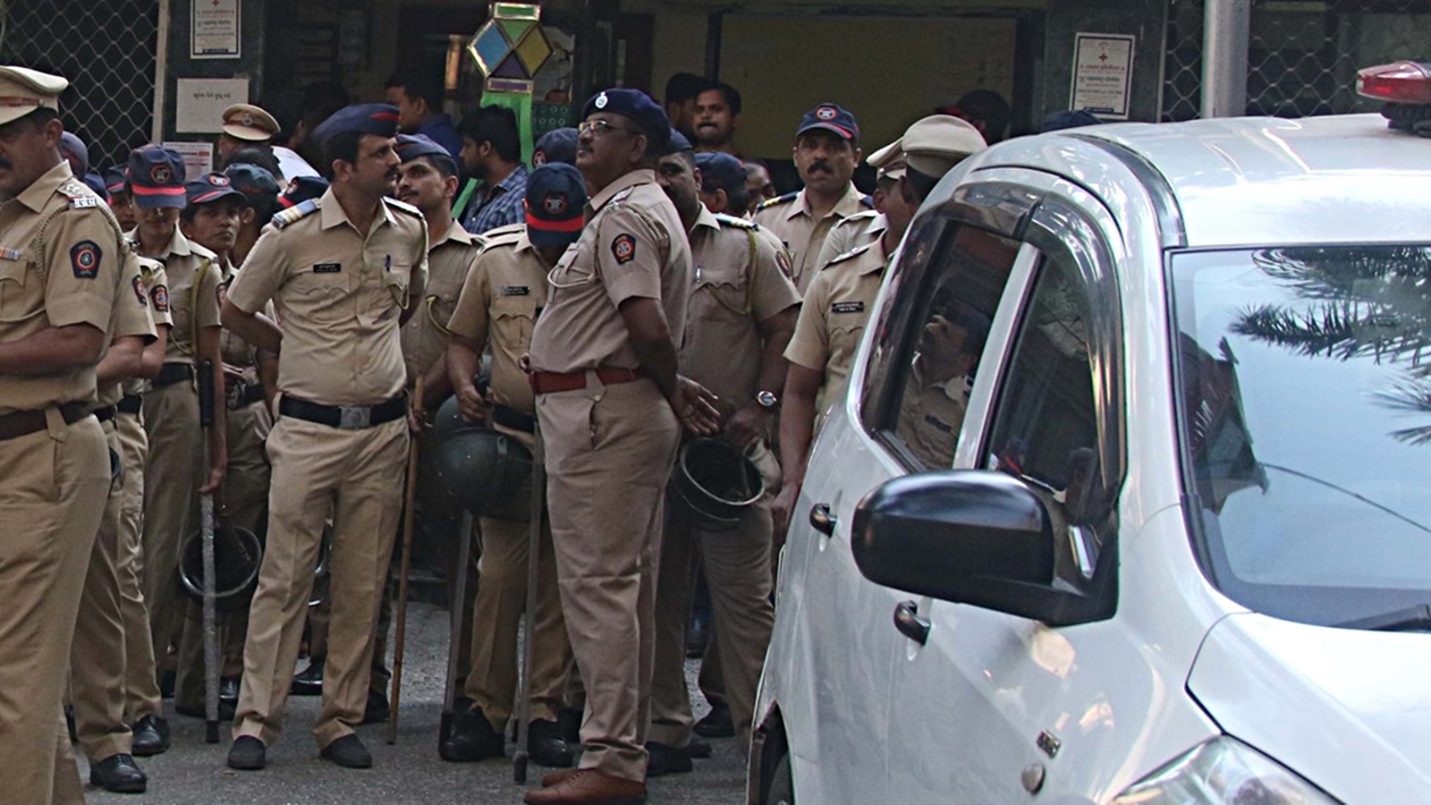 Thane PSI killed after man fleeing police vehicle attacks him with cement brick; accused held