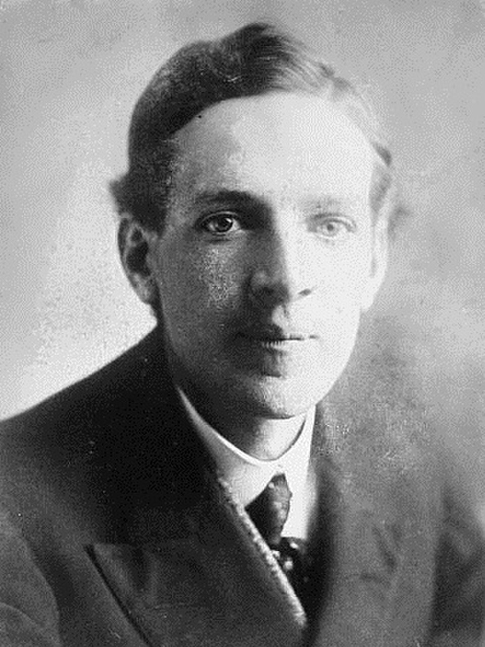 Upton Sinclair’s Oil! Examines Wealth, Politics, and Corruption