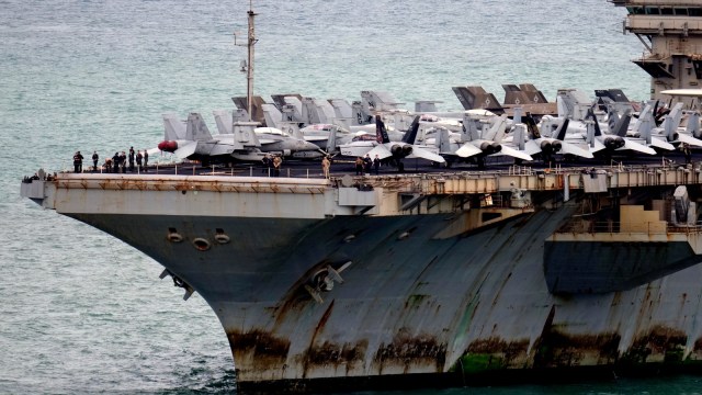 rusted-hull-286-days-at-sea-shocking-images-of-uss-abraham-lincoln