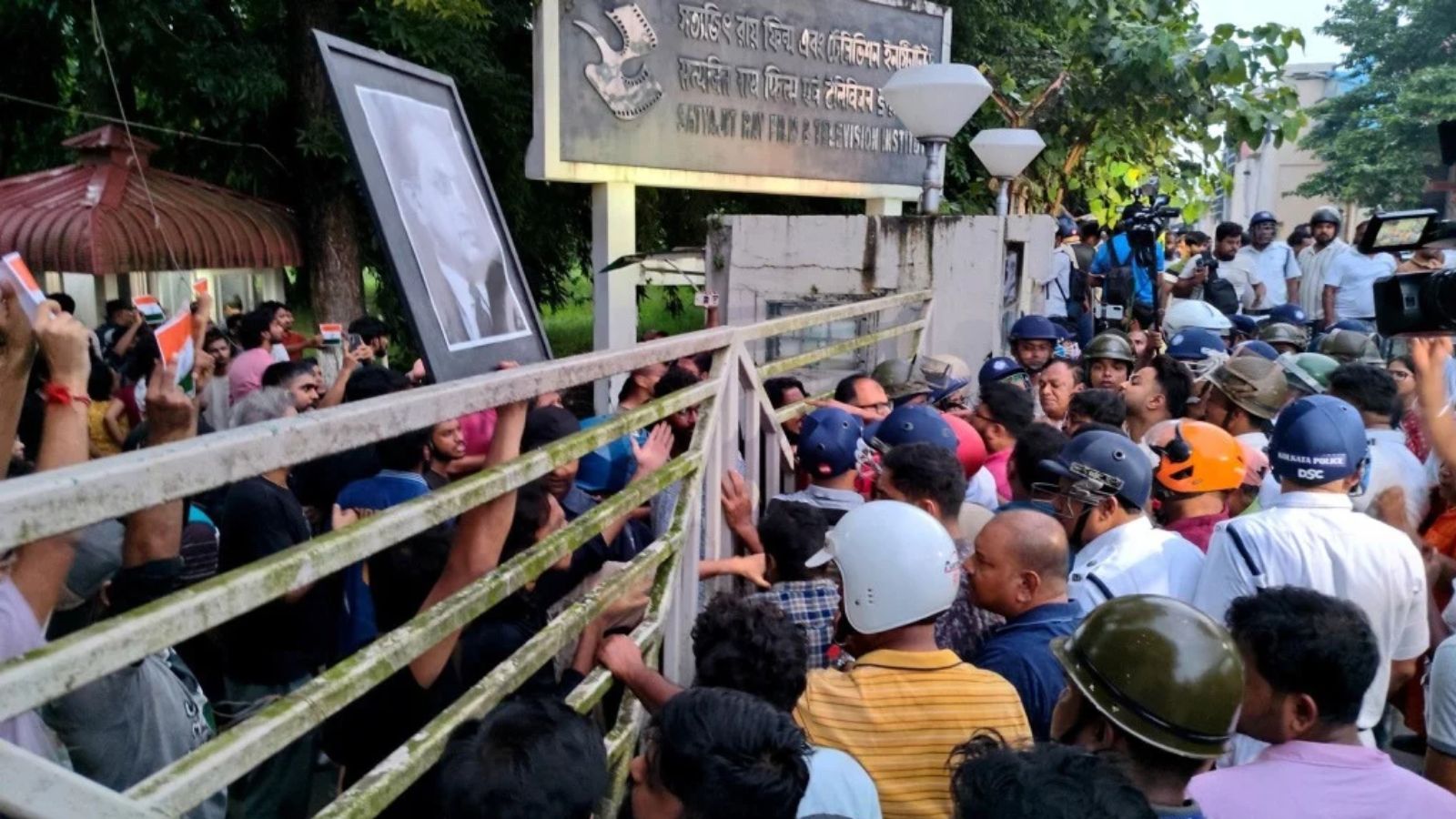 Kolkata film institute rusticated 6 students over vice-chancellor assault