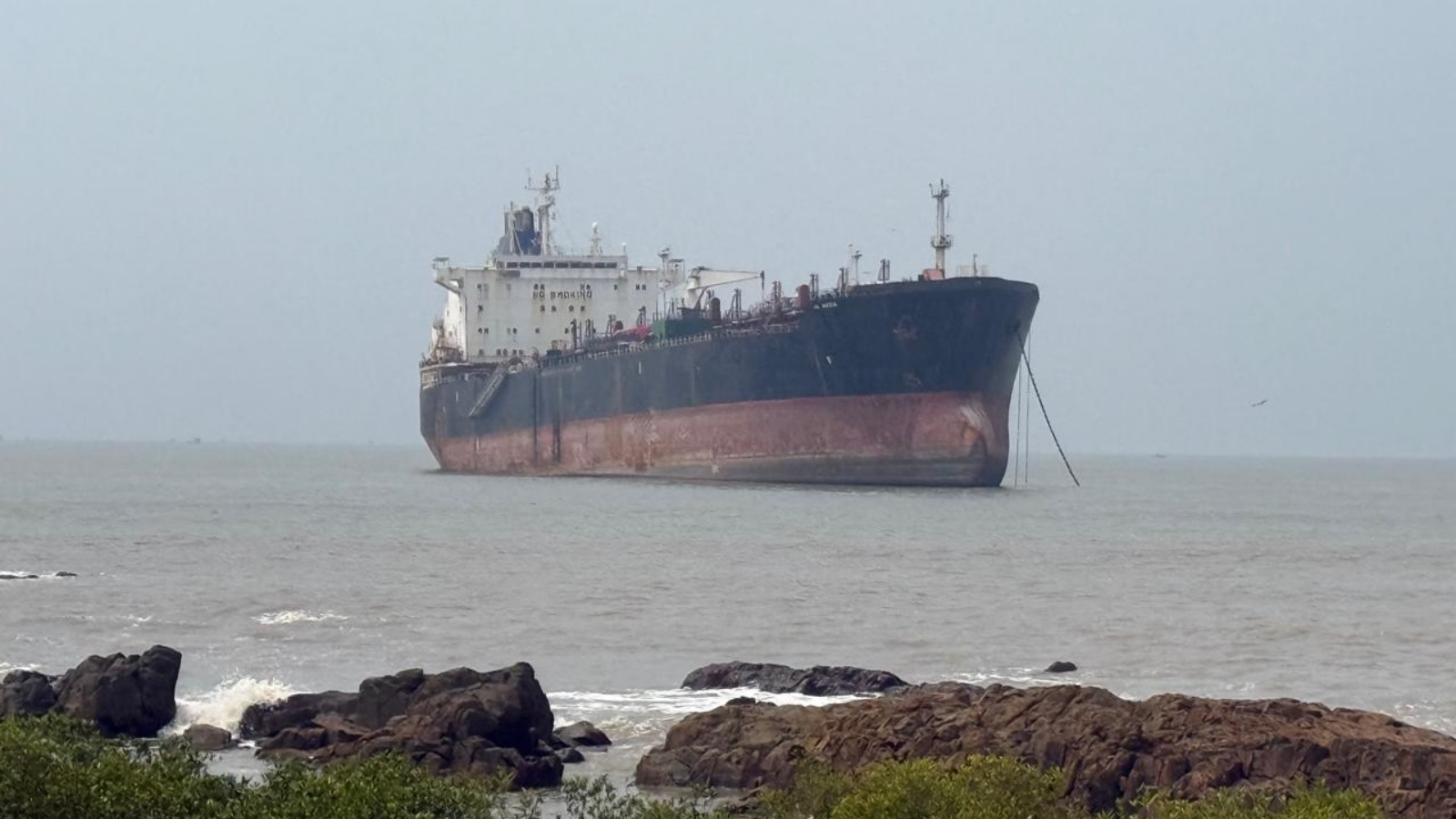 Four die in grounded ship during suspected theft in Mumbai waters