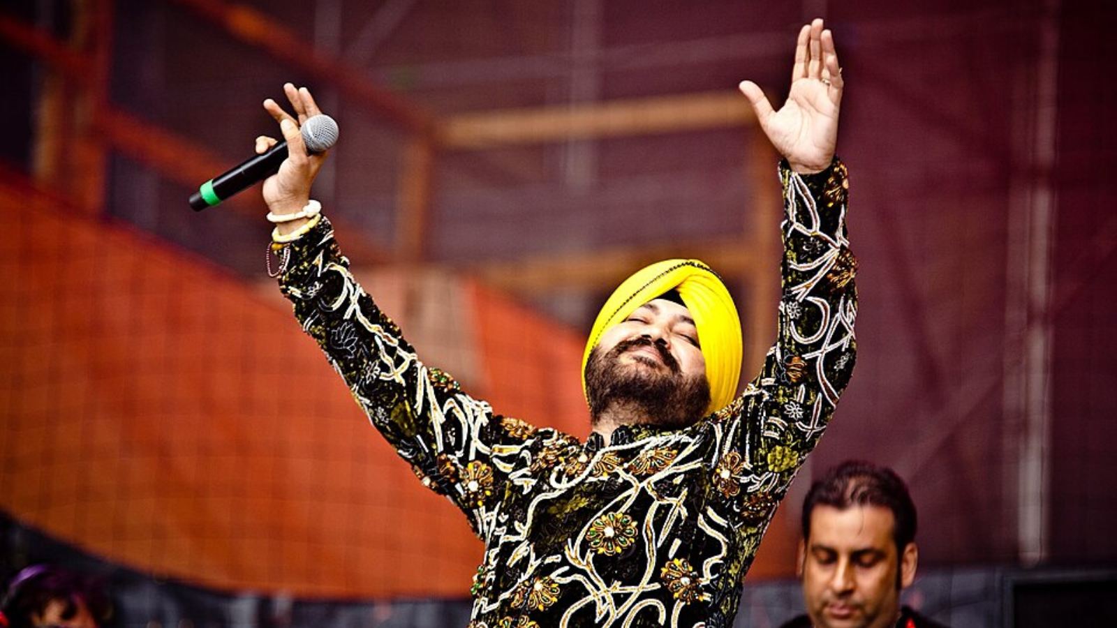 Daler Mehndi’s audience was owed a performance. And he was owed respect