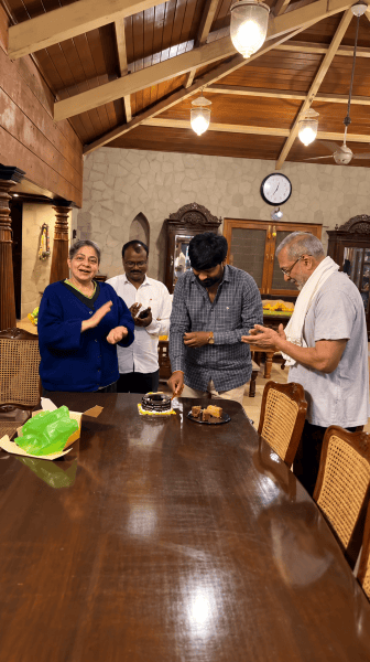 नाना पाटेकर फार्महाउस के अंदर
