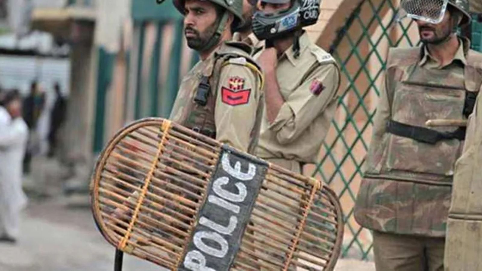 ‘Charles Sobhraj of Kashmir’, he made crores ‘selling’ land he never owned. Then love for a newspaper landed police at his door