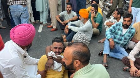 Grieving family members of the deceased on Alisher-Jakhal road.