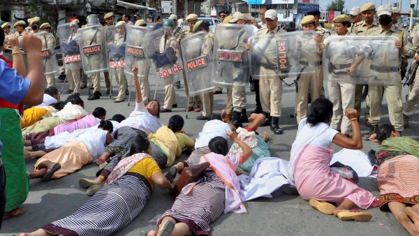 Police security during protest in Manipur (PTI)