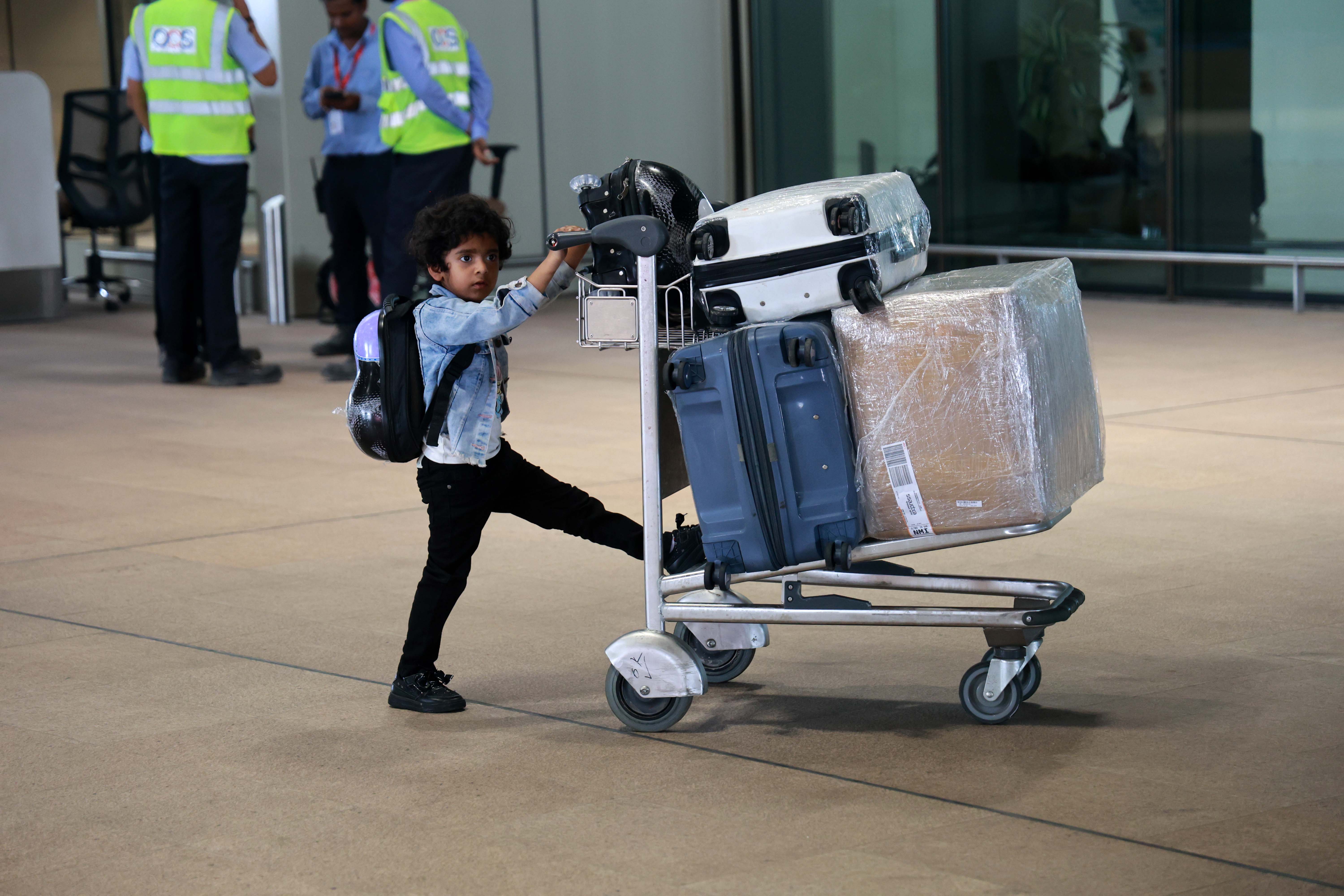 Airlines push back on Adani plan, Navi Mumbai international airport, Mumbai International Airport Limited, Adani plan to move Mumbai flights to NMIA, plan to move Mumbai flights to NMIA, Mumbai flights to NMIA, Mumbai news, Maharashtra news, Indian express, current affairs