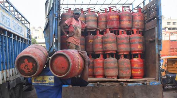 The latest hike in LPG cylinder prices effectively impacts commercial establishments, including restaurants, hotels, and local businesses (Representative image/File).