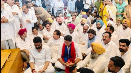 Newly appointed Punjab Congress president Pargat Singh and state in-charge Sachin Pilot offer prayers at Golden Temple in Amritsar
