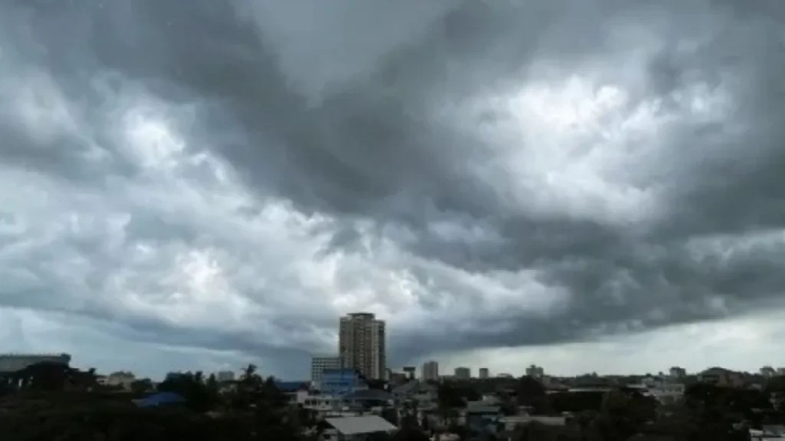 IMD issues heavy rain alert for Karnataka, Kerala, Tamil Nadu, Telangana till October 22