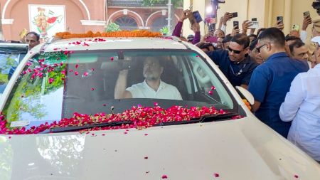 Congress leader Rahul Gandhi urged traders in Delhi to ask PM Modi to remove Chief Election Commissioner Gyanesh Kumar