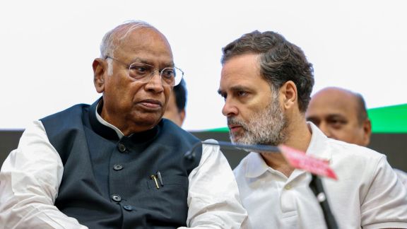 Congress National President and Rajya Sabha LoP Mallikarjun Kharge and Lok Sabha LoP Rahul Gandhi during the INDIA bloc meeting. (AICC/ ANI Photo)