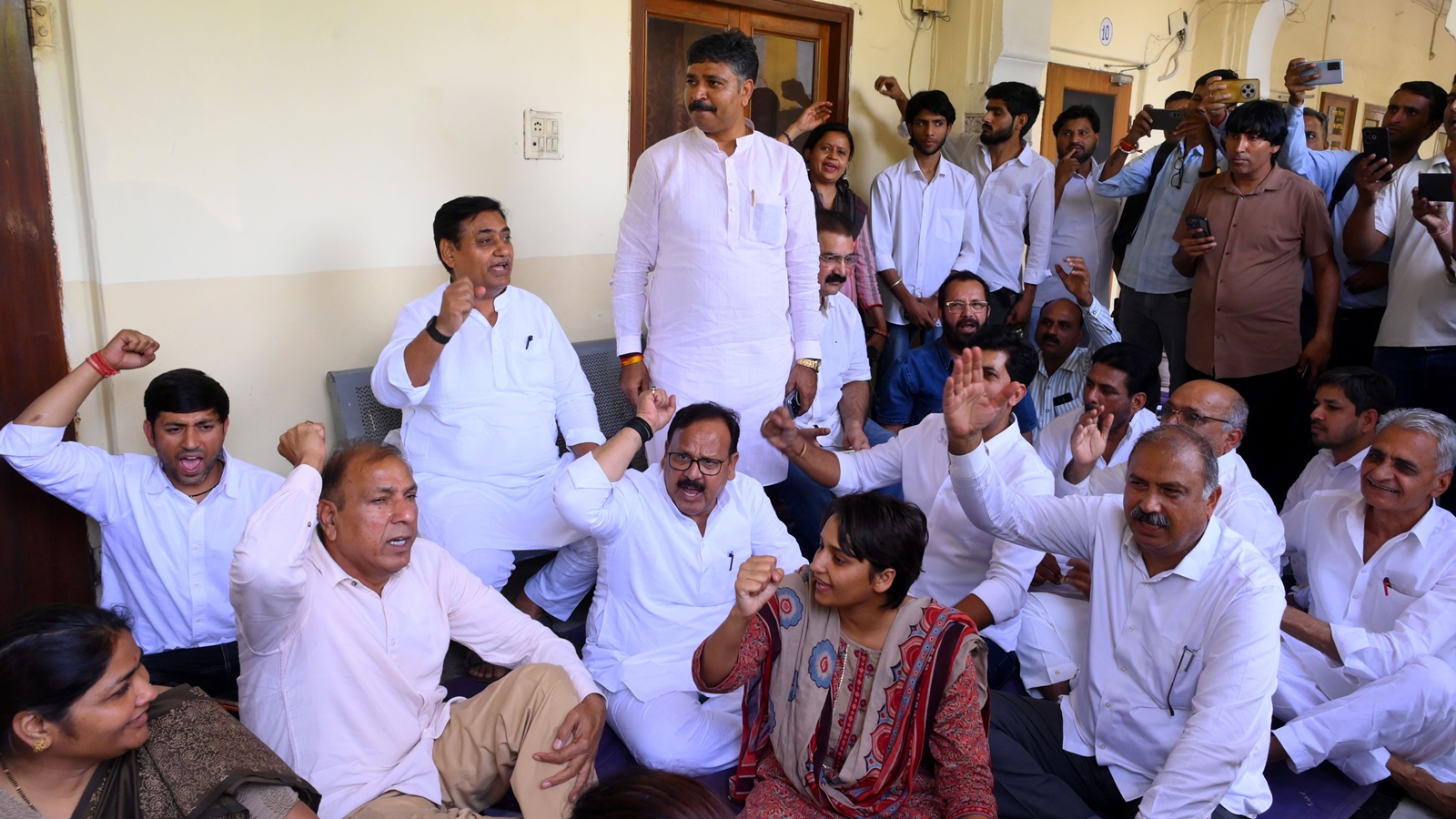 Behind Congress protest at Jaipur police headquarters, a call from Rahul Gandhi