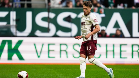 Augsburg's Robin Fellhauer scores his side's opening goal during the German Bundesliga soccer match between FC Augsburg and FC Bayern Munich in Augsburg, Germany, Oct. 10, 2026. (AP Photo/Matthias Schrader)