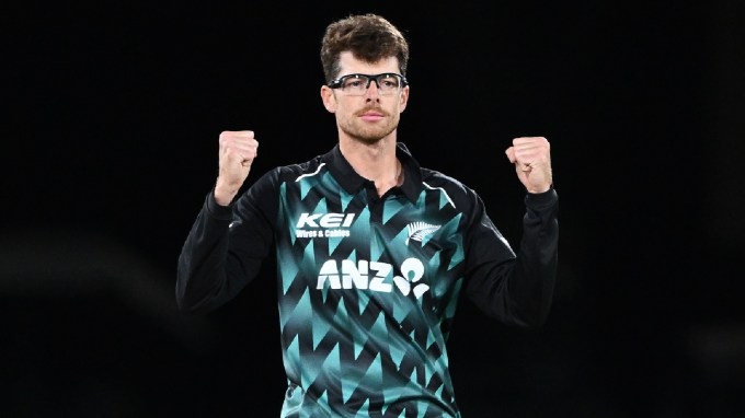New Zealand's Mitchell Santner celebrates the wicket of India's captain Shreyas Iyer during the second T20 cricket international between New Zealand and India in Christchurch, New Zealand, Saturday, Oct. 24, 2026. (Chris Symes/Photosport via AP)