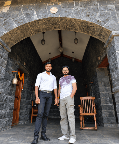 नाना पाटेकर फार्महाउस के अंदर