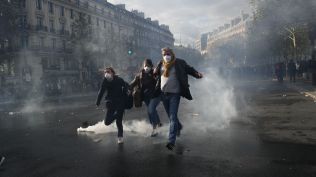 Violent protests in France as police battle demonstrators
