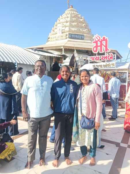 Kumkum Mohod with parents Anil Mohod and Rupali Mohod. (Special Arrangement)