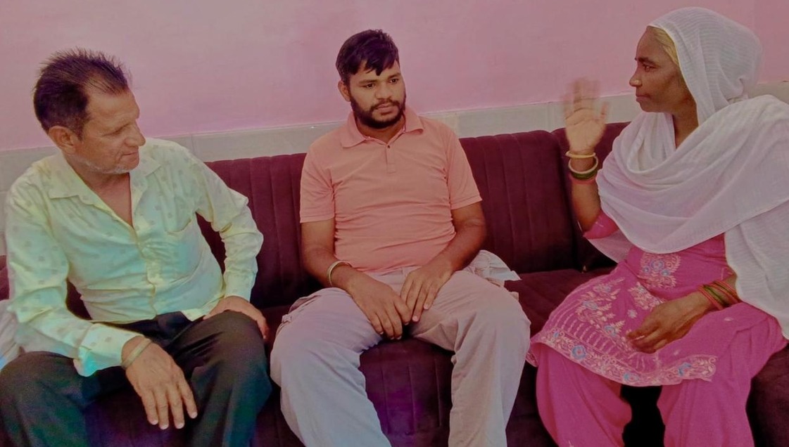Naresh Singh with his parents at their house in Ladhu Ka village in Fazilka district
