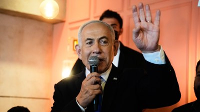 Thousands of Israelis Fly Home to Vote Against Netanyahu
