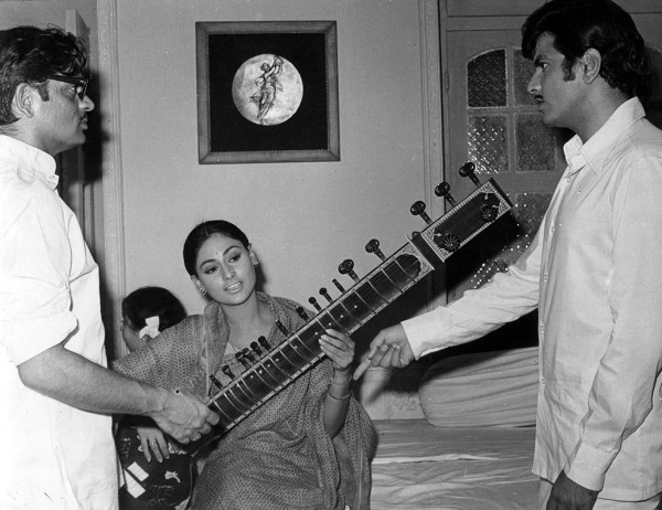 Gulzar on the sets of Parichay with Jeetendra and Jaya Bachchan
