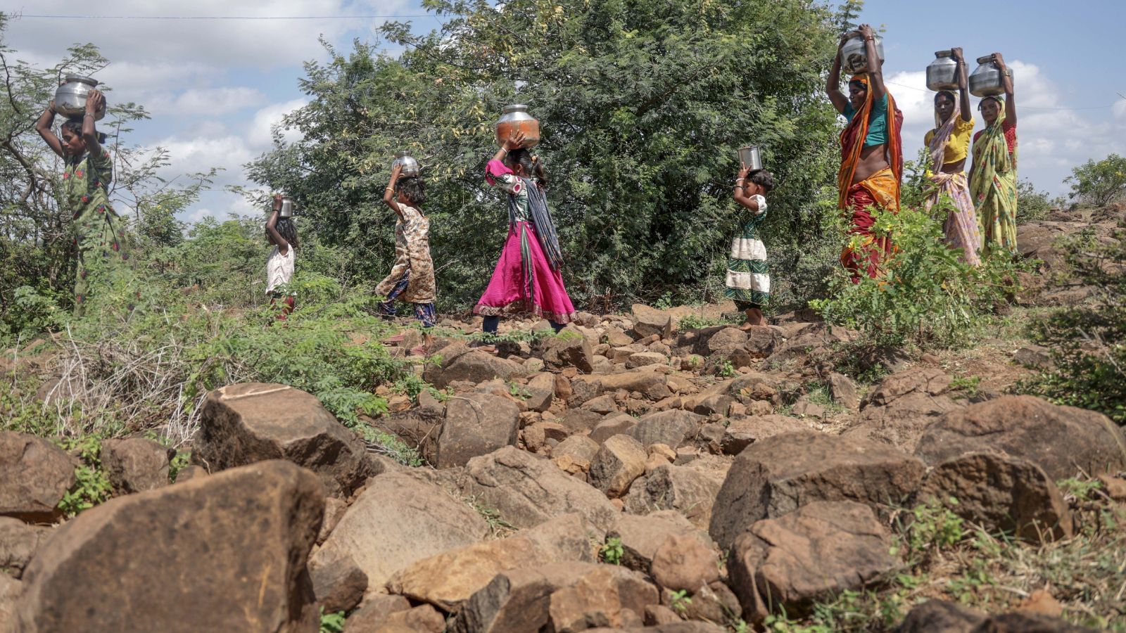To fetch a pail of water: For Maharashtra’s women farmers, a cycle of debt and drought – national To fetch a pail of water: For Maharashtra’s women farmers, a cycle of debt and drought – national