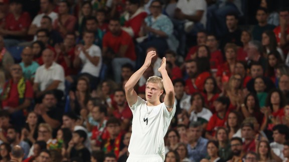 Norway's Erling Haaland applauds the fans when leaving the pitch after being substituted during the Nations League soccer match between Portugal and Norway in Porto, Portugal, Sunday, Oct. 4, 2026. (AP Photo/Luis Vieira)