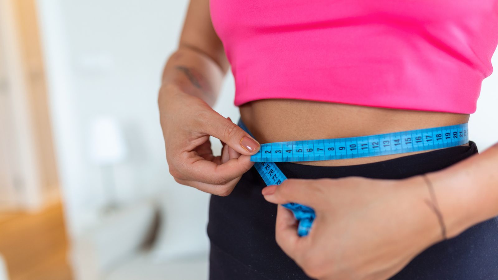 Daily weight fluctuations can result from water retention, digestion, carbohydrate intake and hormonal changes rather than fat gain.