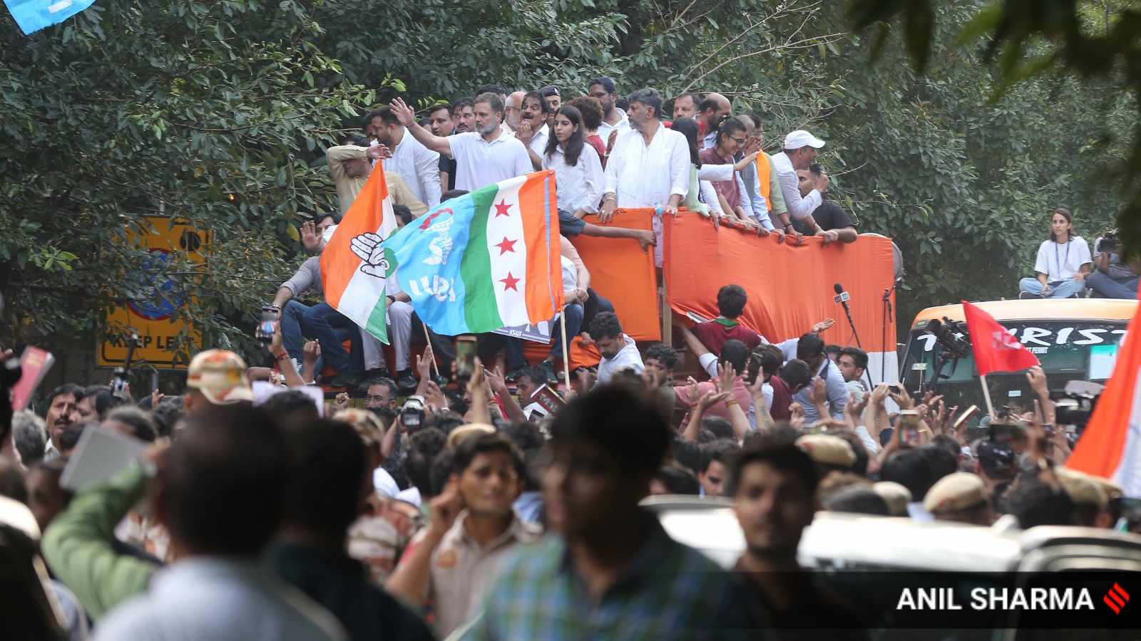 Delhi Police files 2 FIRs over INDIA Bloc march, ‘barricade damage’