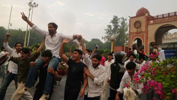 Students taking out a "victory march" at Centenary gate, Jamia Millia Islamia on Friday, after the restoration of union is announced on October 29. (Express Photo by Tabshir Shams)