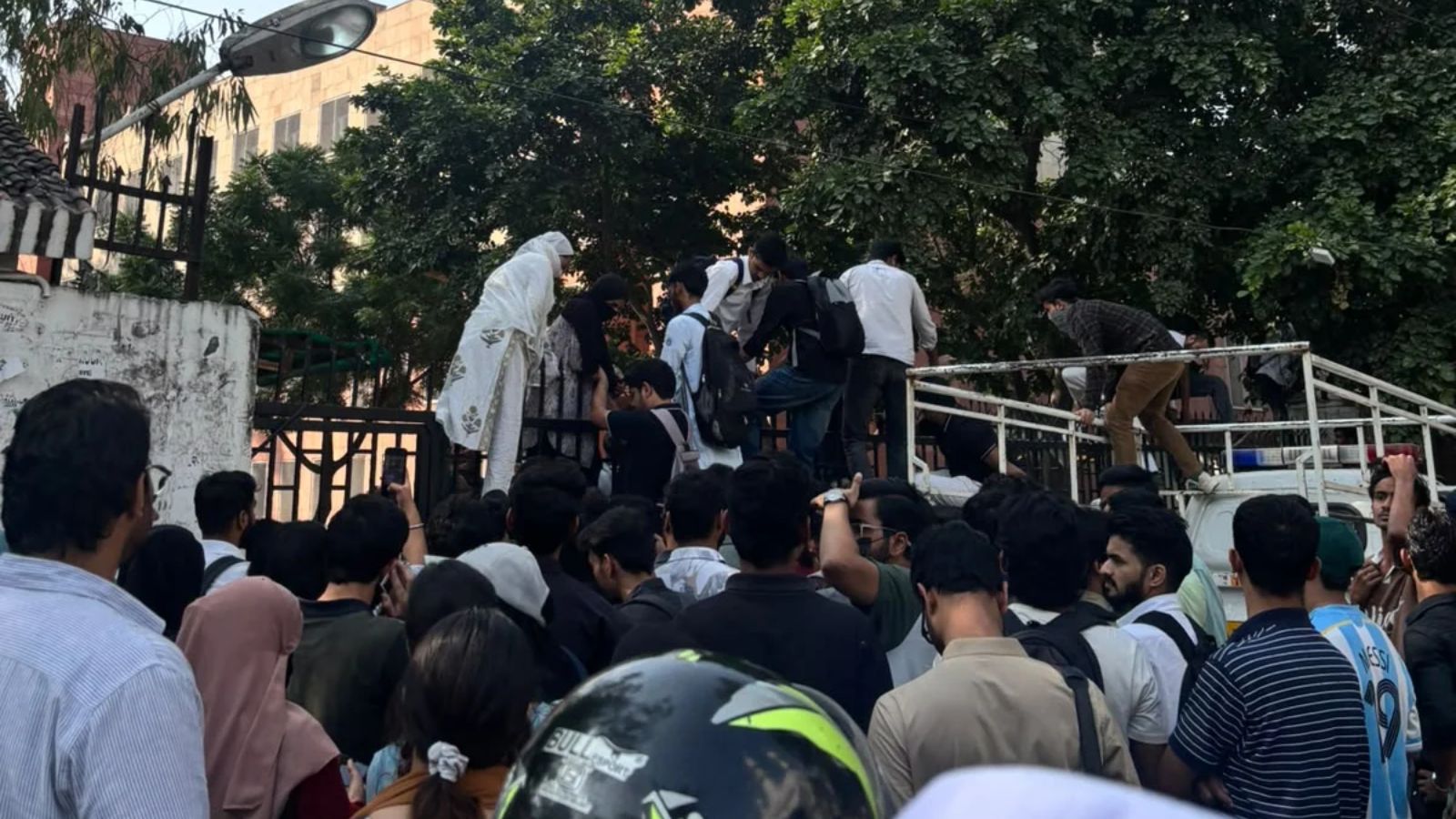 Jamia moves classes online on 13th day of students’ protest for varsity union, stand-off continues