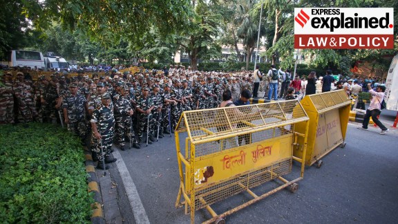 Delhi Police personnel standing guard on the road leading to the Election Commission of India (ECI) headquarters, near Jantar Mantar in New Delhi on October 7. (Express photo by Praveen Khanna)