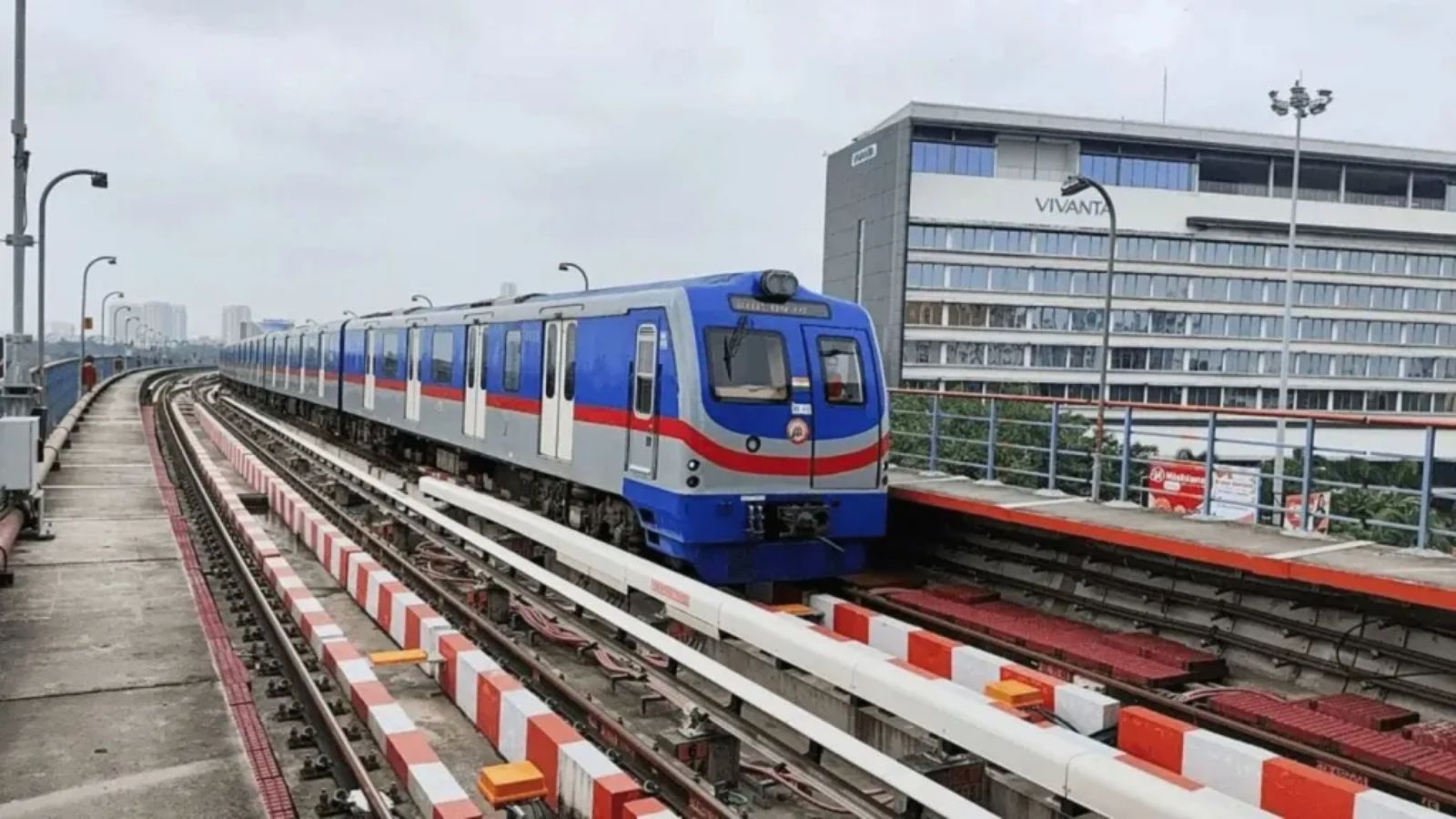 Vor Durga Puja führt die Metro Kolkata QR-Code- und Paytm-Optionen für ...
