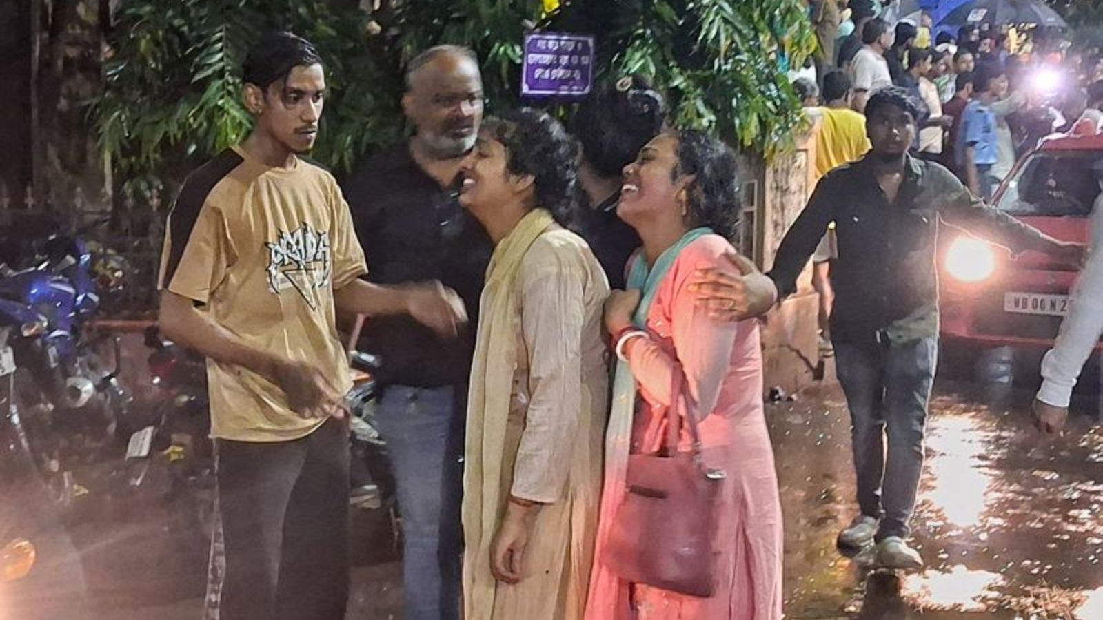 17 feared dead after stampede at Kolkata Durga Puja pandal ...